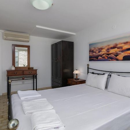 Areti'S Milos Guesthouses 아다마스 외부 사진