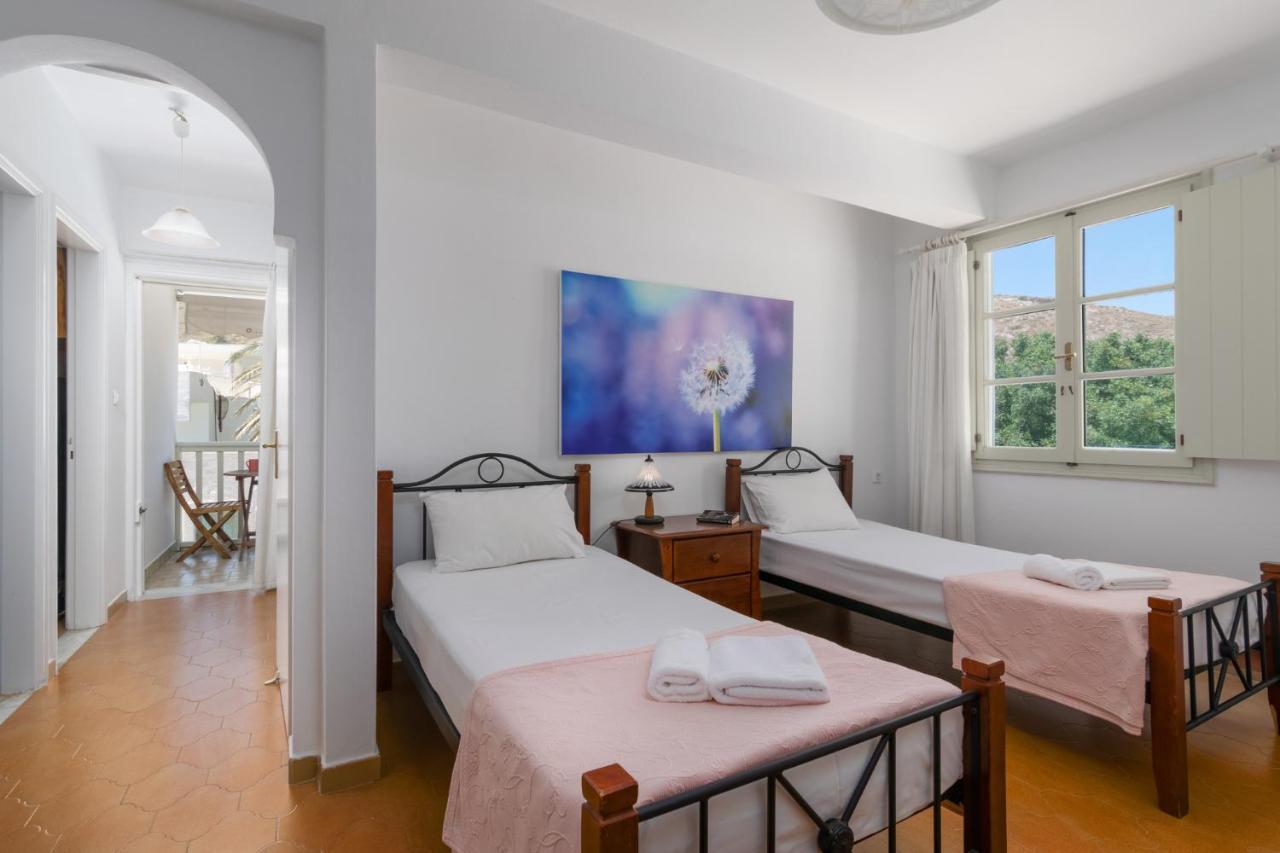 Areti'S Milos Guesthouses 아다마스 외부 사진