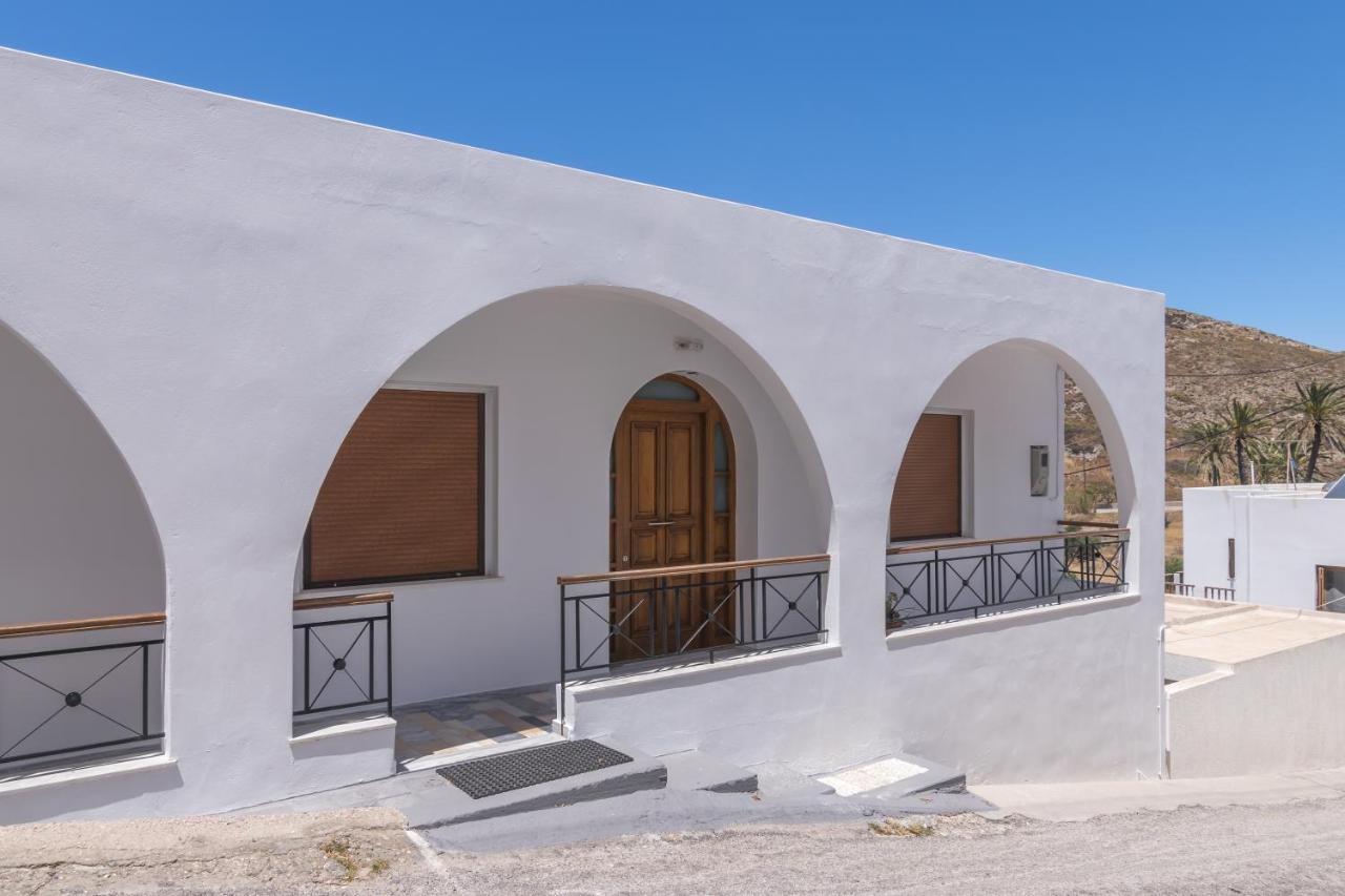 Areti'S Milos Guesthouses 아다마스 외부 사진
