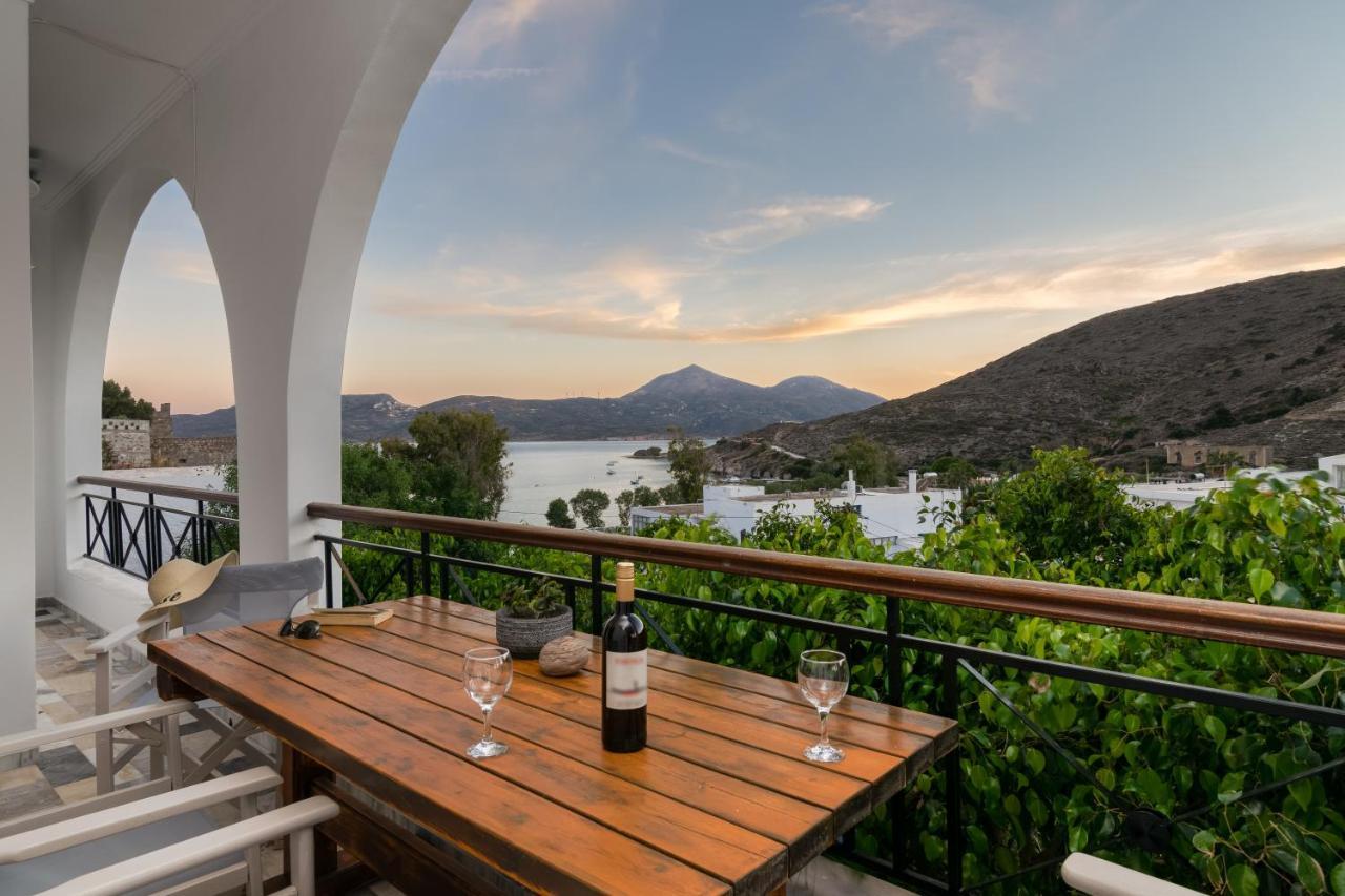 Areti'S Milos Guesthouses 아다마스 외부 사진