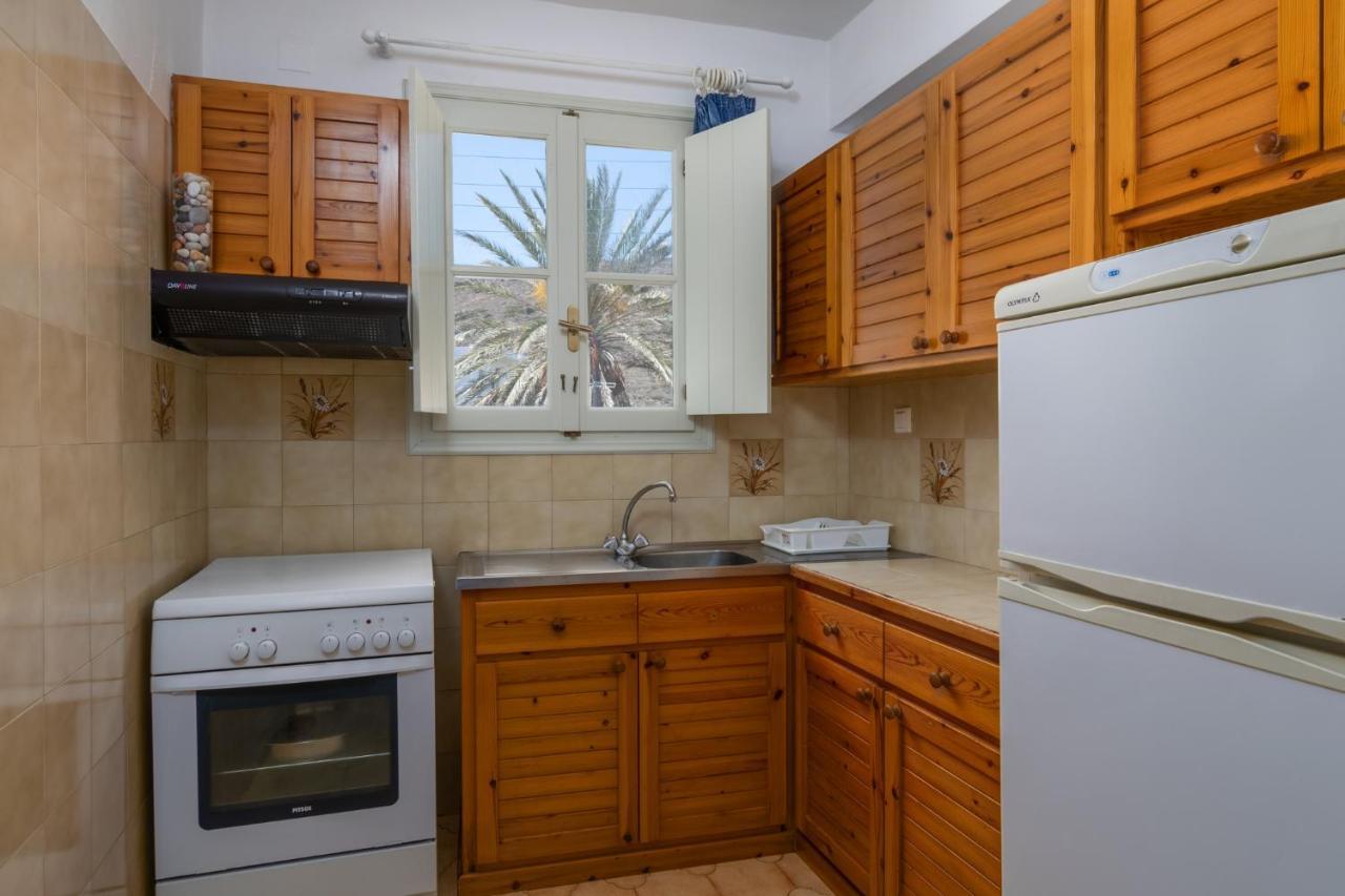 Areti'S Milos Guesthouses 아다마스 외부 사진