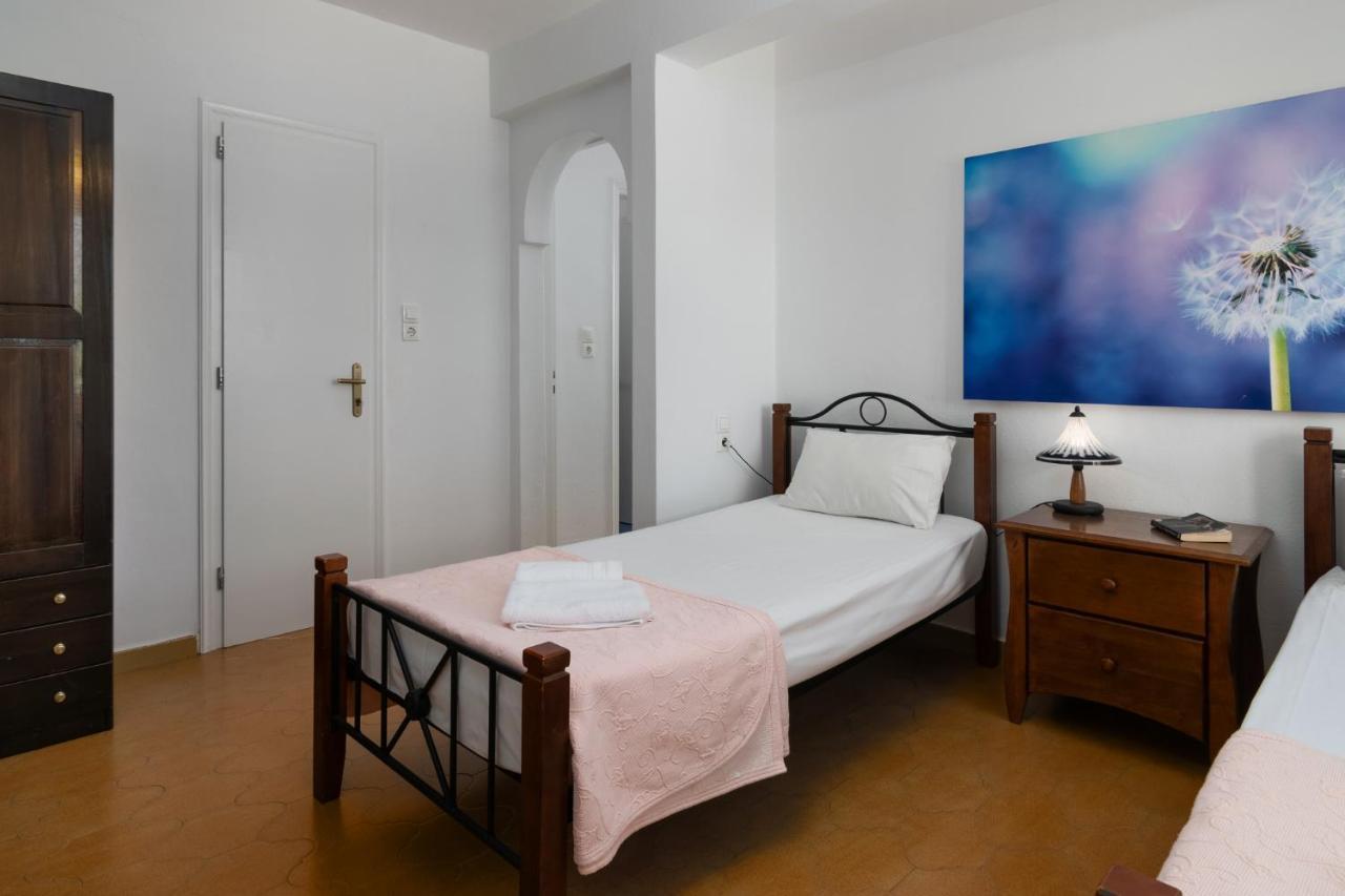 Areti'S Milos Guesthouses 아다마스 외부 사진