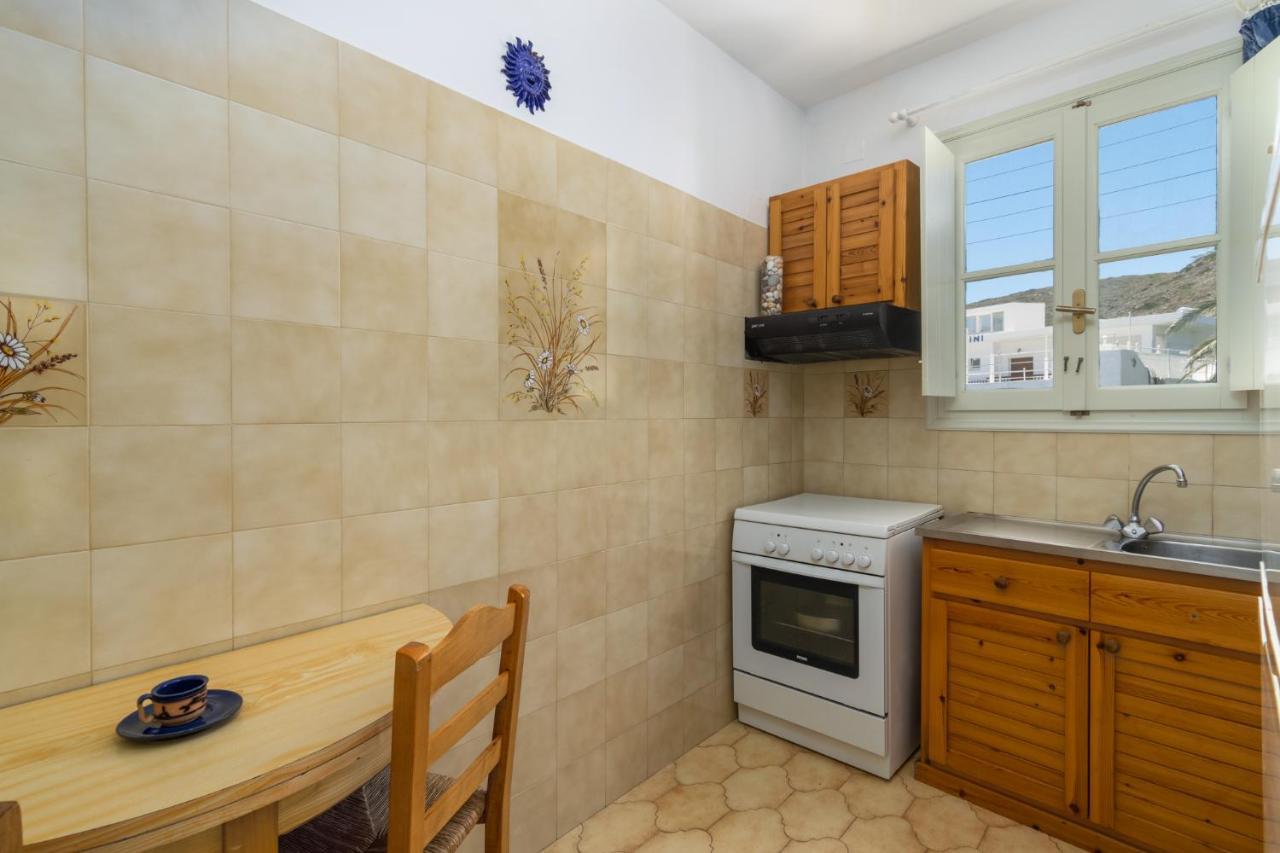 Areti'S Milos Guesthouses 아다마스 외부 사진