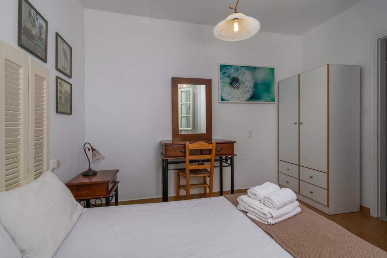 Areti'S Milos Guesthouses 아다마스 외부 사진