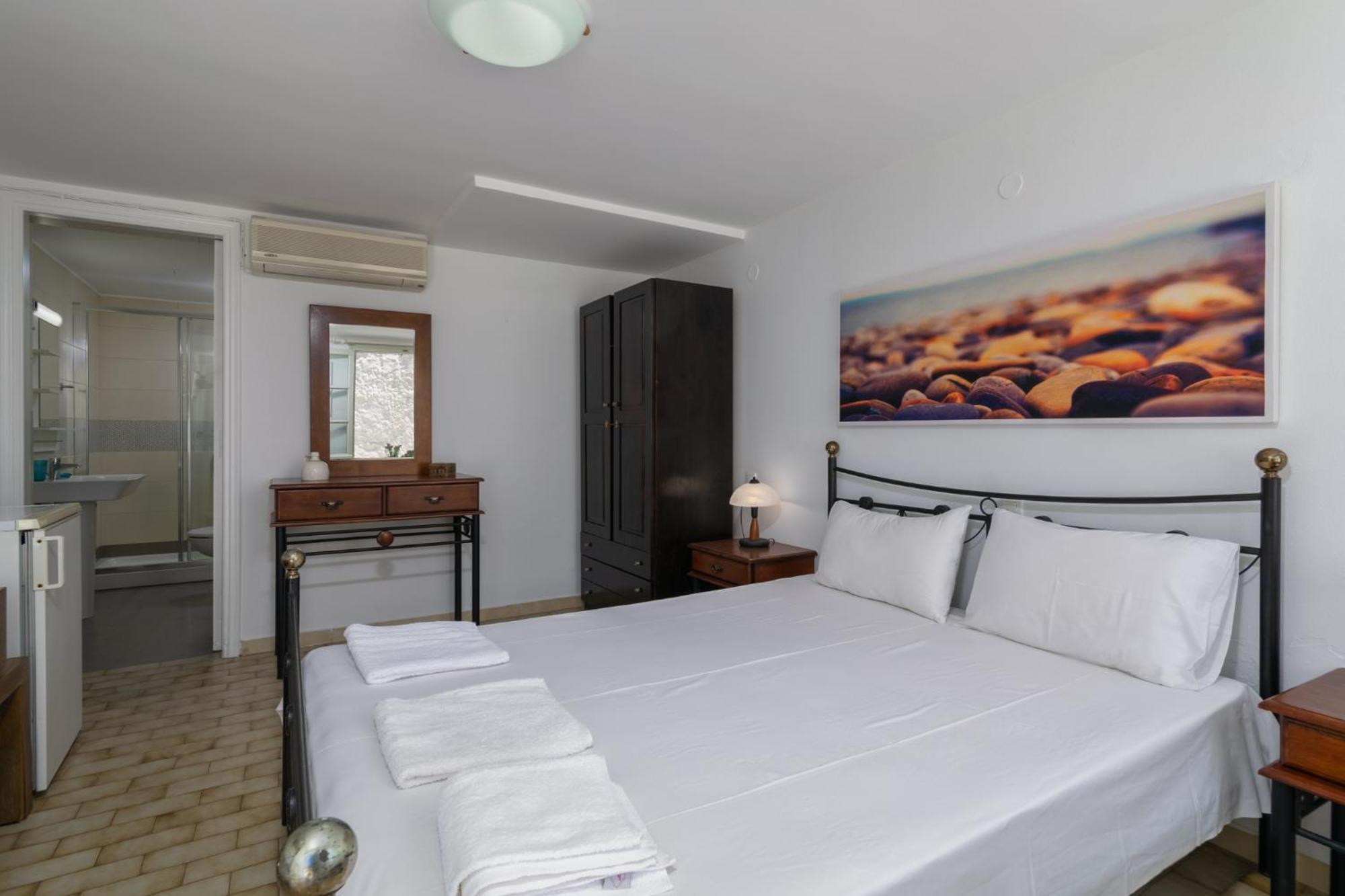 Areti'S Milos Guesthouses 아다마스 외부 사진