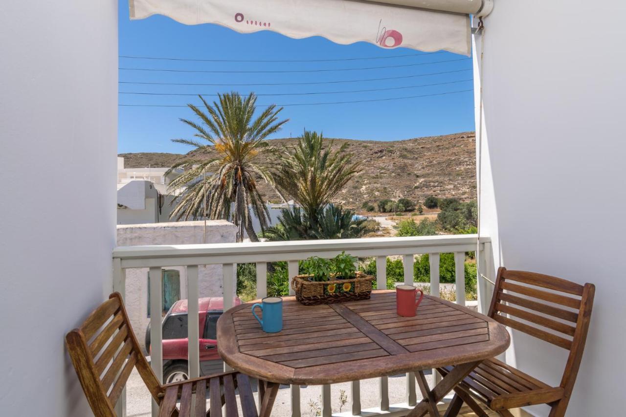 Areti'S Milos Guesthouses 아다마스 외부 사진