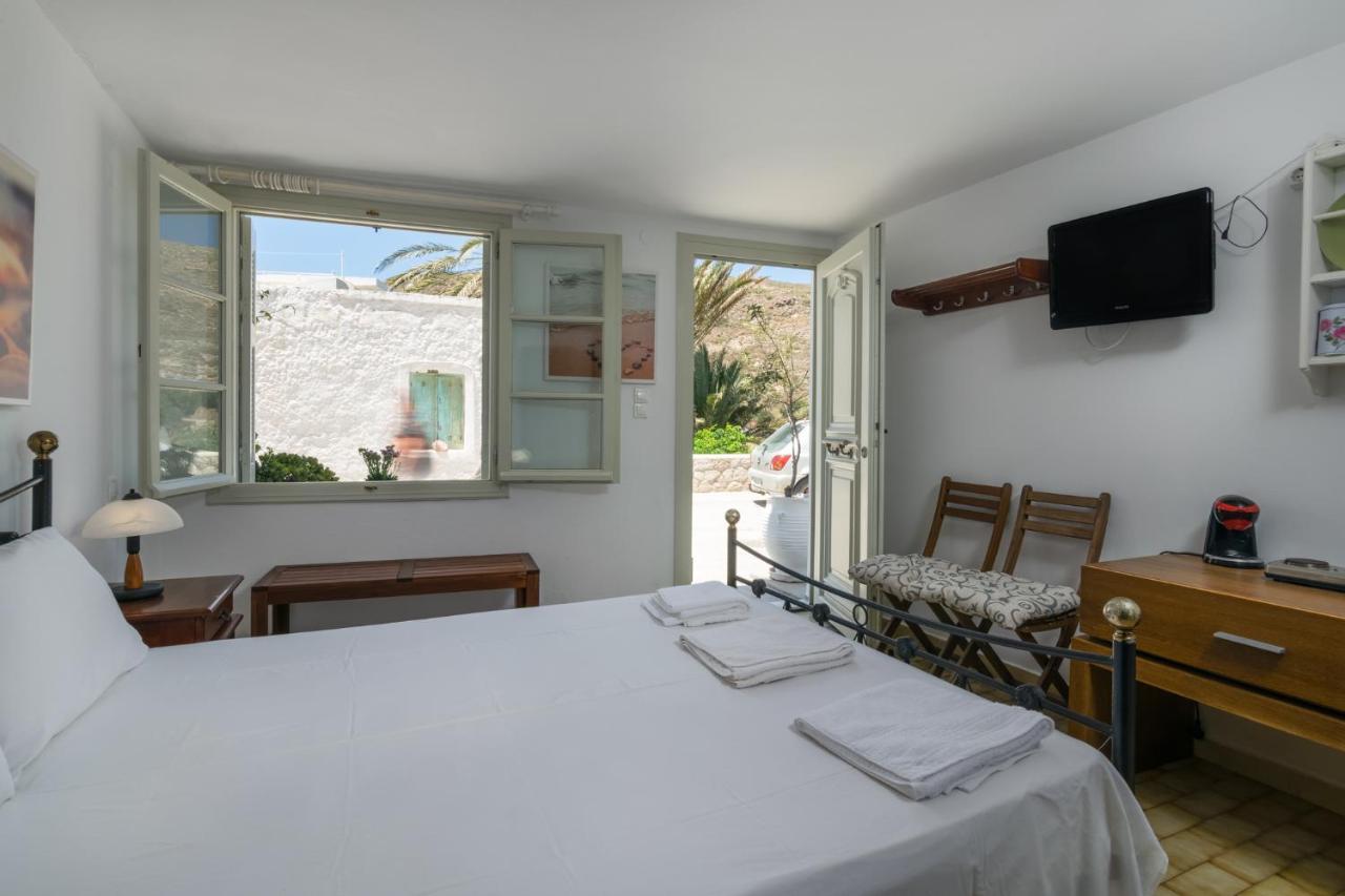 Areti'S Milos Guesthouses 아다마스 외부 사진