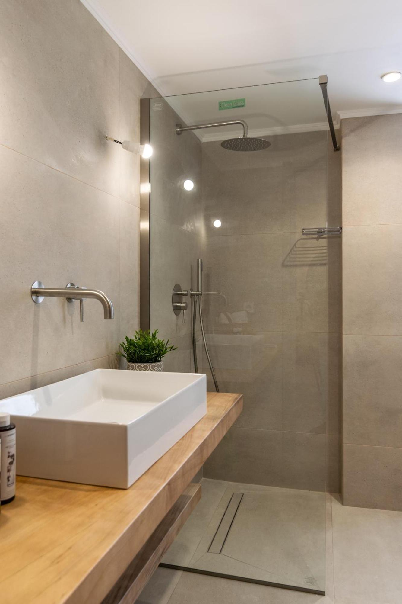 Areti'S Milos Guesthouses 아다마스 외부 사진