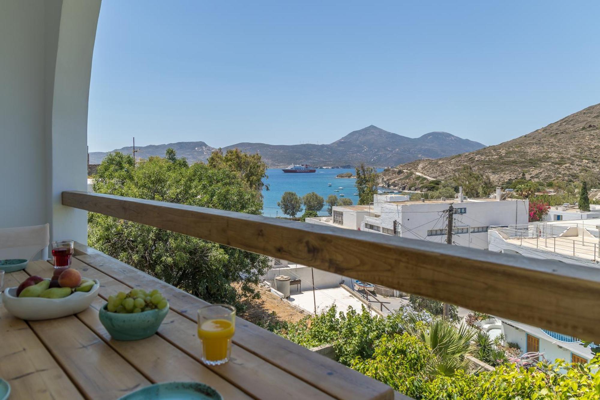 Areti'S Milos Guesthouses 아다마스 외부 사진