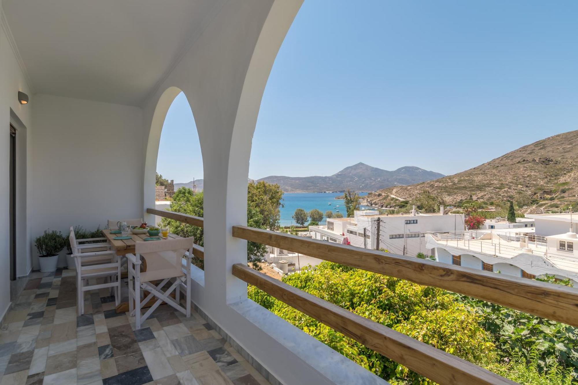 Areti'S Milos Guesthouses 아다마스 외부 사진